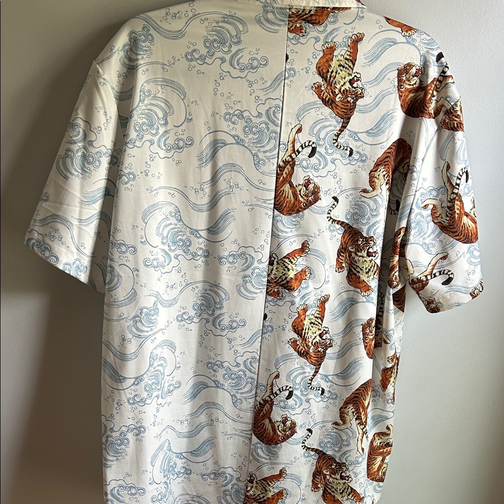 Volcom White And Blue Tiger Wave Shirt - image 7